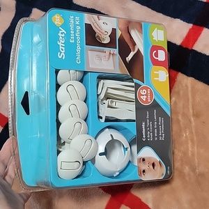 Safety 1st Essentials Childproofing Kit (46 pieces).